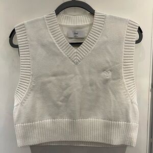 Aritzia TNA Marcy Cropped Vest